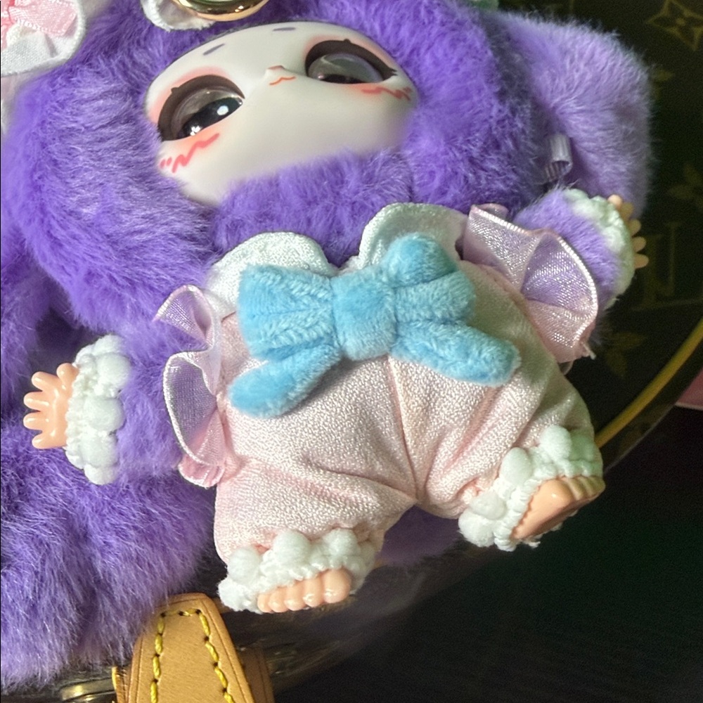 Samuel “Magic Wardrobe” Soft Plush Pendant - Picture 4 of 6